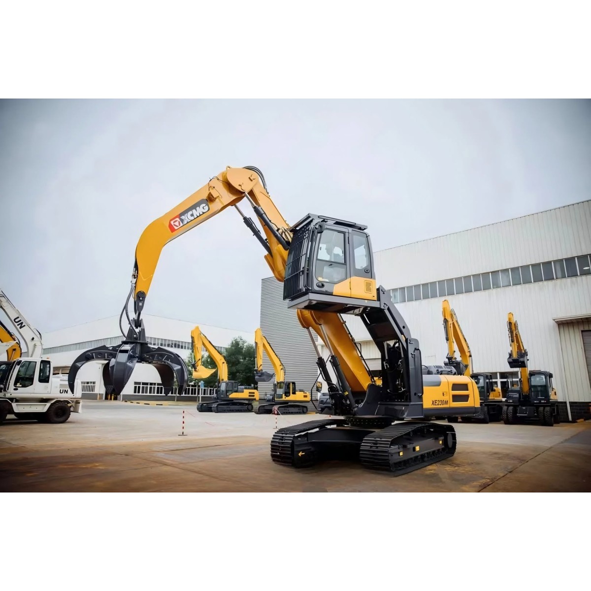 รถแม็คโครสำหรับคีบเหล็ก XCMG XE230M