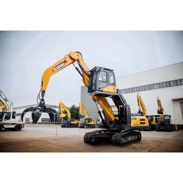 รถแม็คโครสำหรับคีบเหล็ก XCMG XE230M