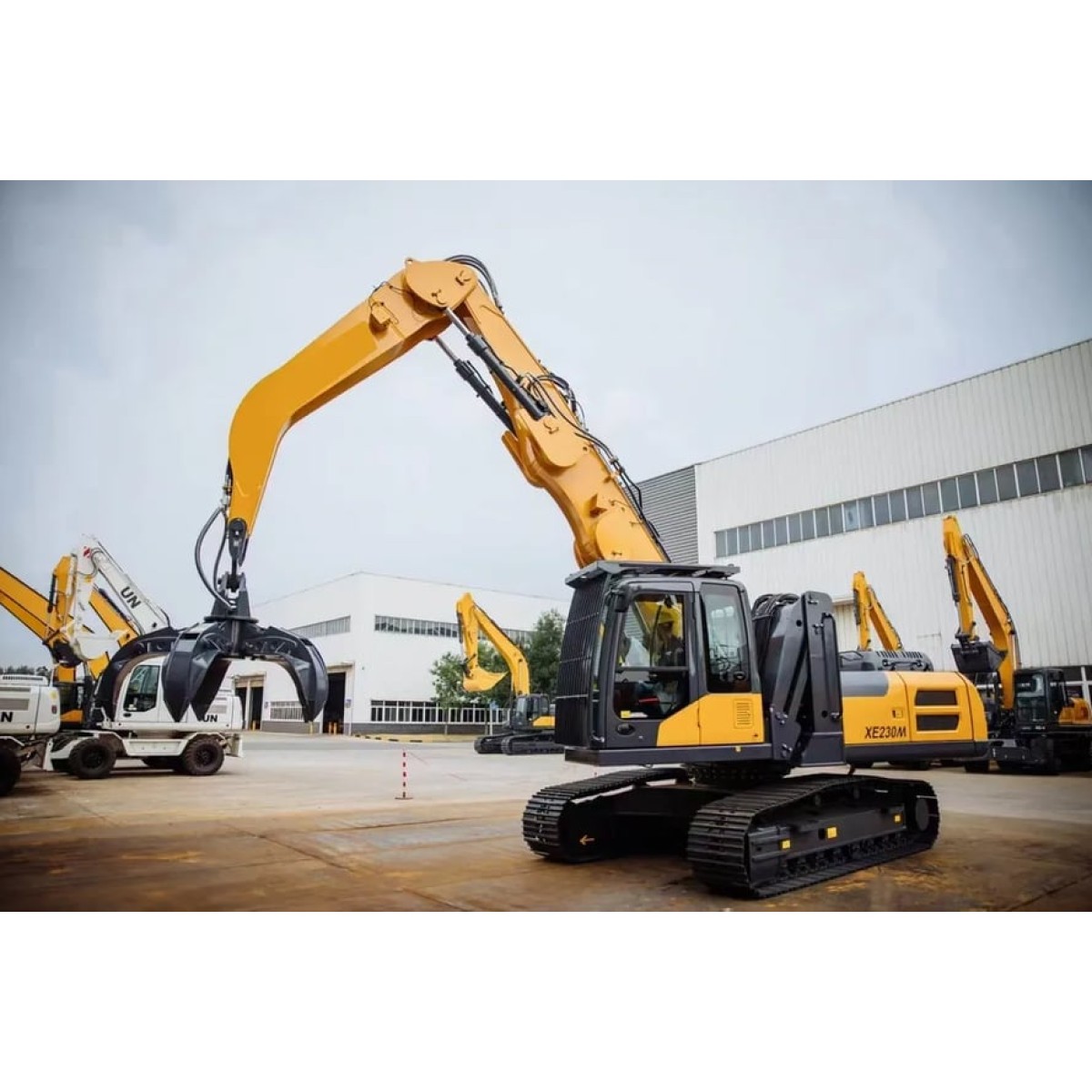 รถแม็คโคร คีบเหล็ก XCMG XE230M