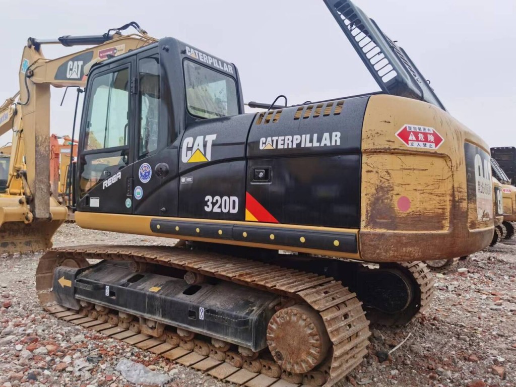 แบคโฮ CAT 320D