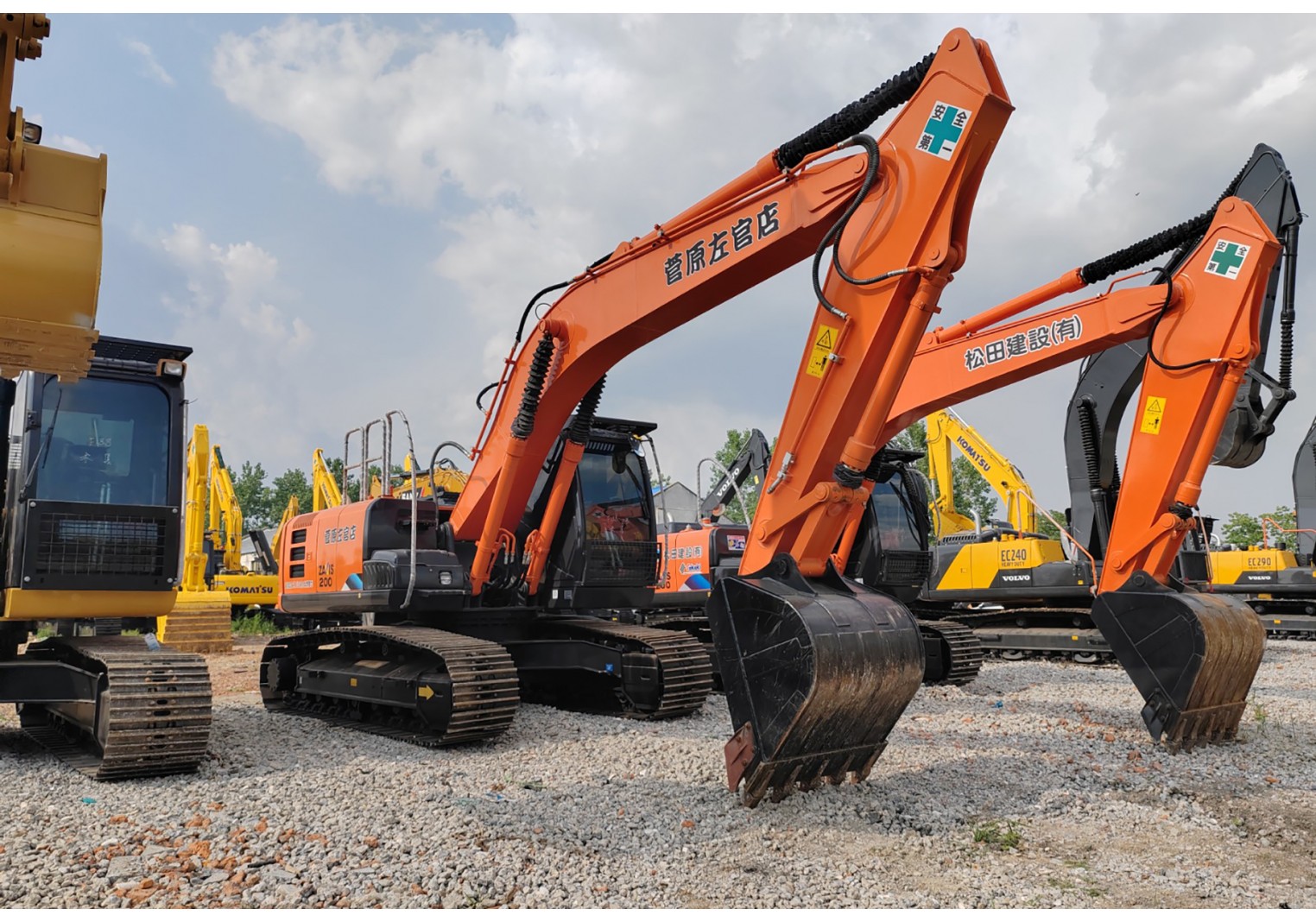 รถแม็คโคร Hitachi ZX200