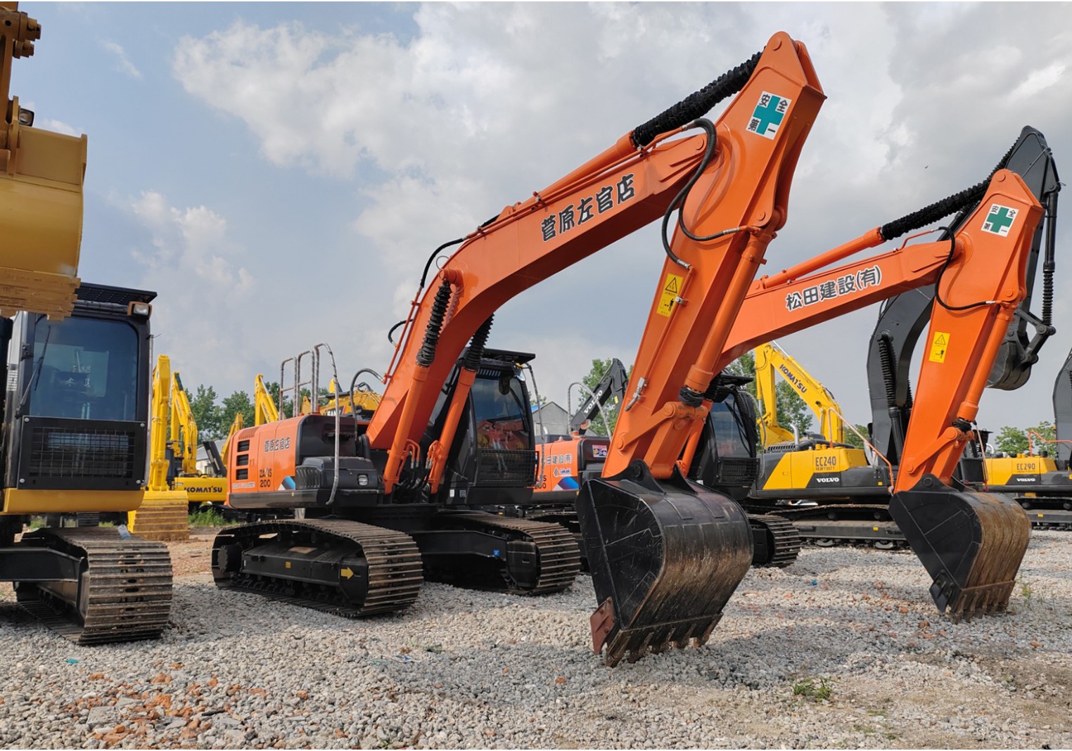 รถแม็คโคร Hitachi ZX200