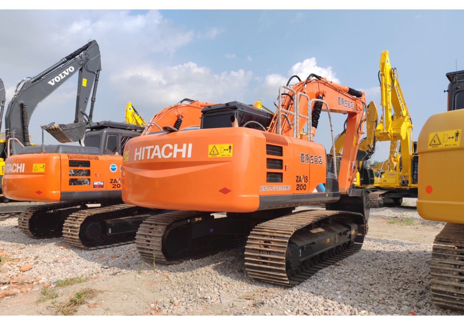 รถขุด Hitachi ZX200