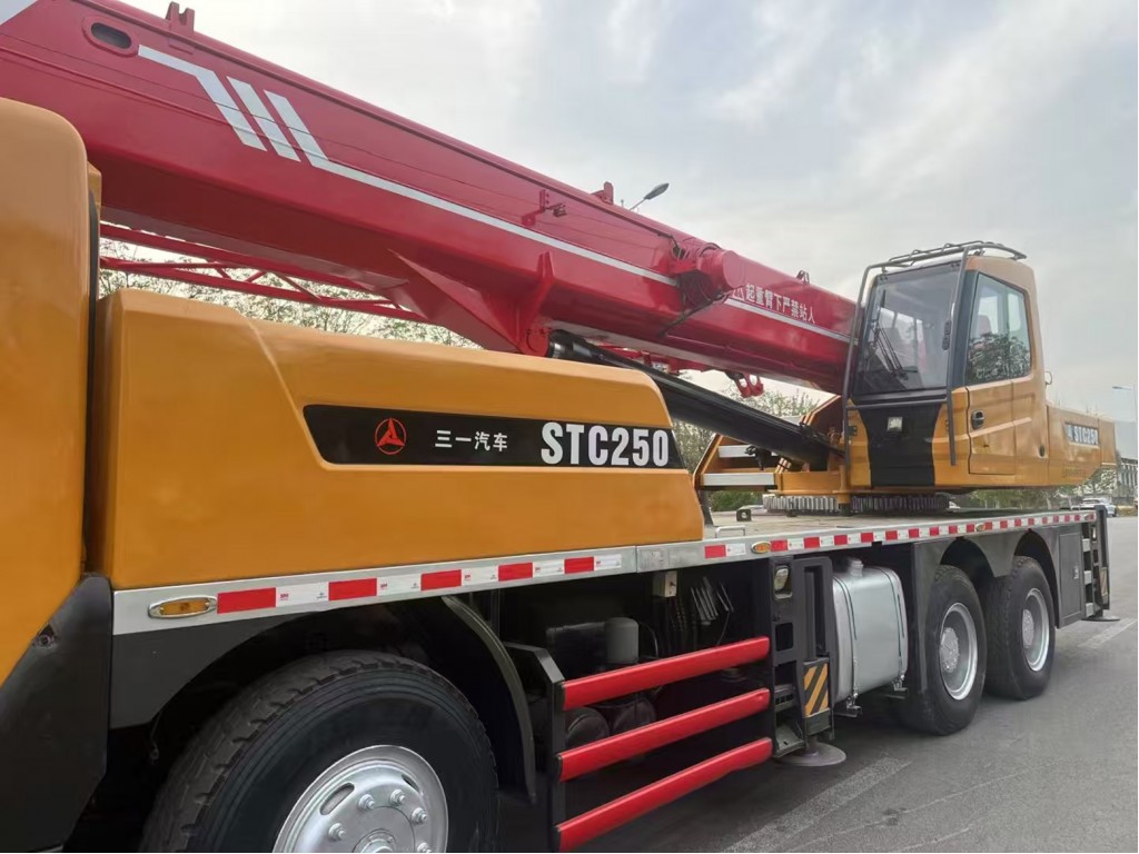 รถเครน SANY STC250 ขนาด 25 ตัน