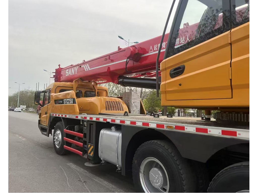 รถเครน SANY STC250 ขนาด 25 ตัน ราคา