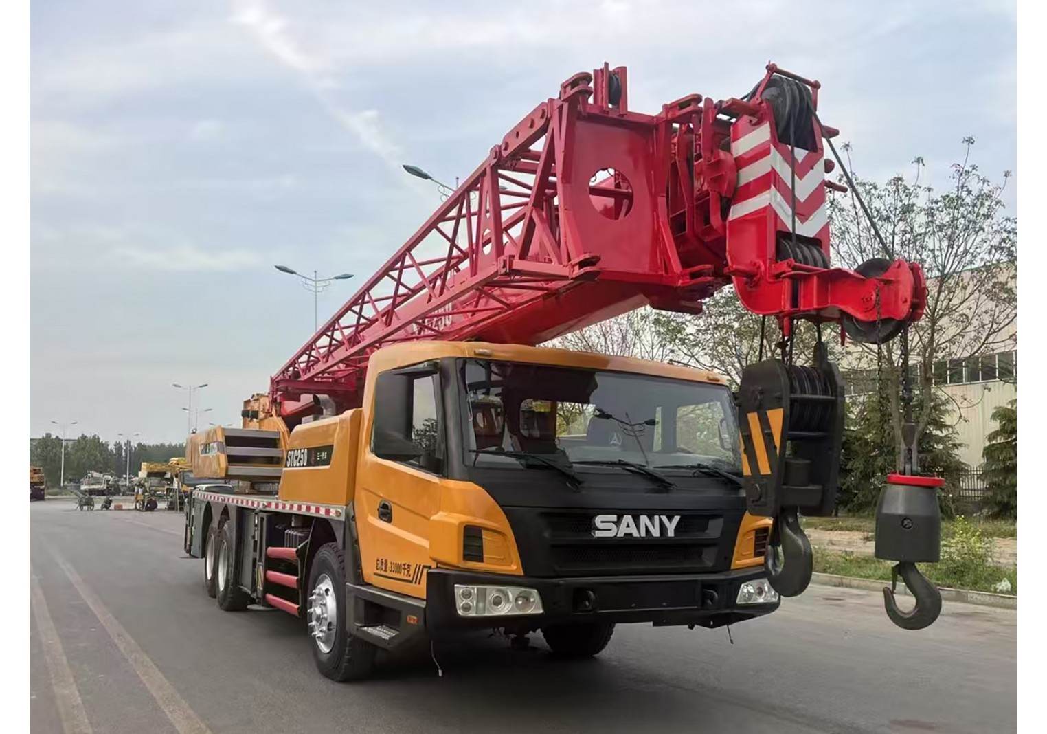 รถเครน XCMG 200 Ton Crane