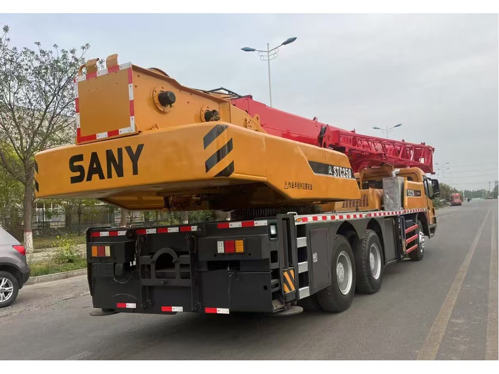 รถเครน SANY STC250 ขนาด 25 ตัน